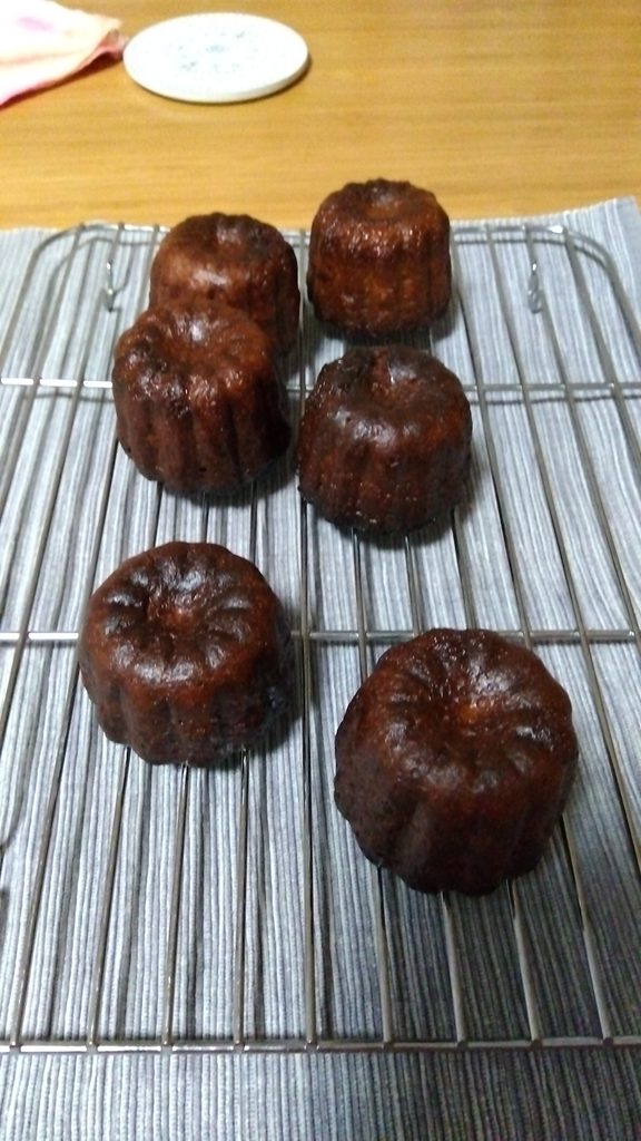 自宅で試作した6個のカヌレ